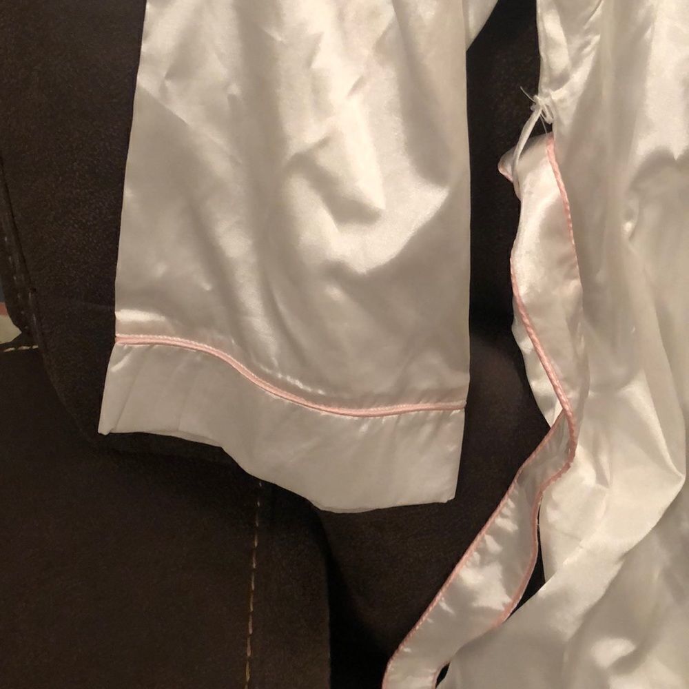 New Weekend Edition “Bride” Silky Robe size Large - Picture 4 of 8